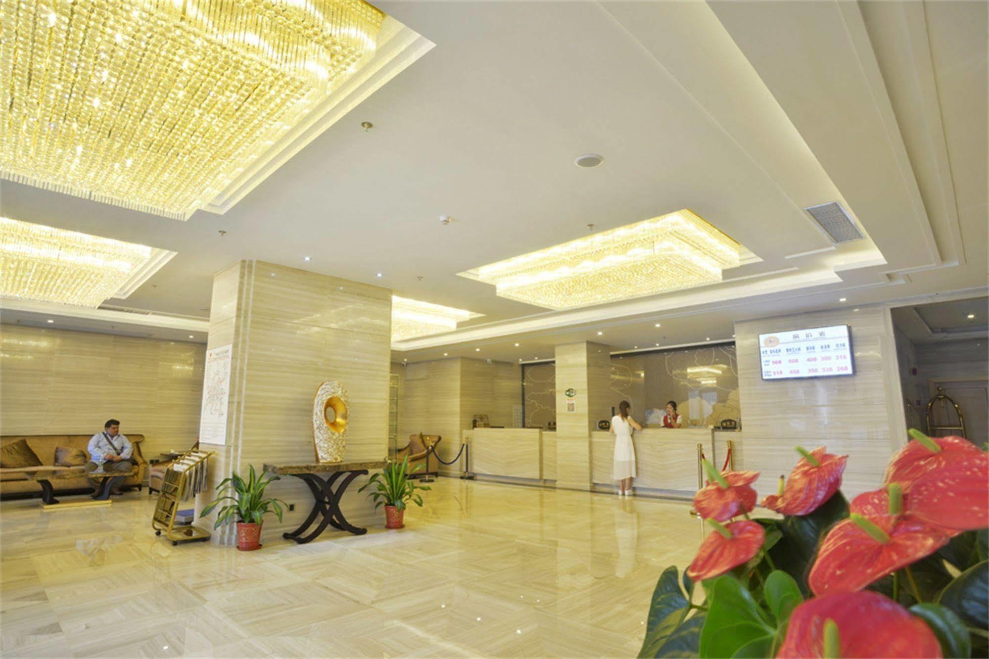 V8 Hotel Train Station Kanton Exterior foto